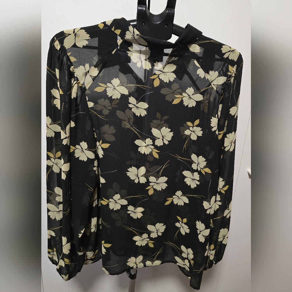 Cabi Blouse - Picture 2 of 6